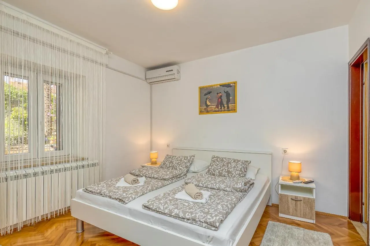 Matea Rooms Funtana Guest house