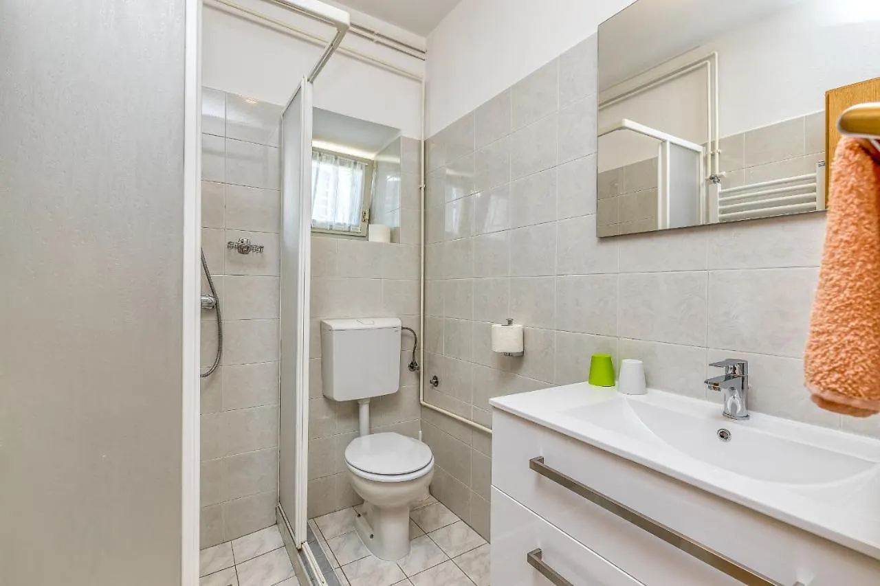 Matea Rooms Funtana Guest house