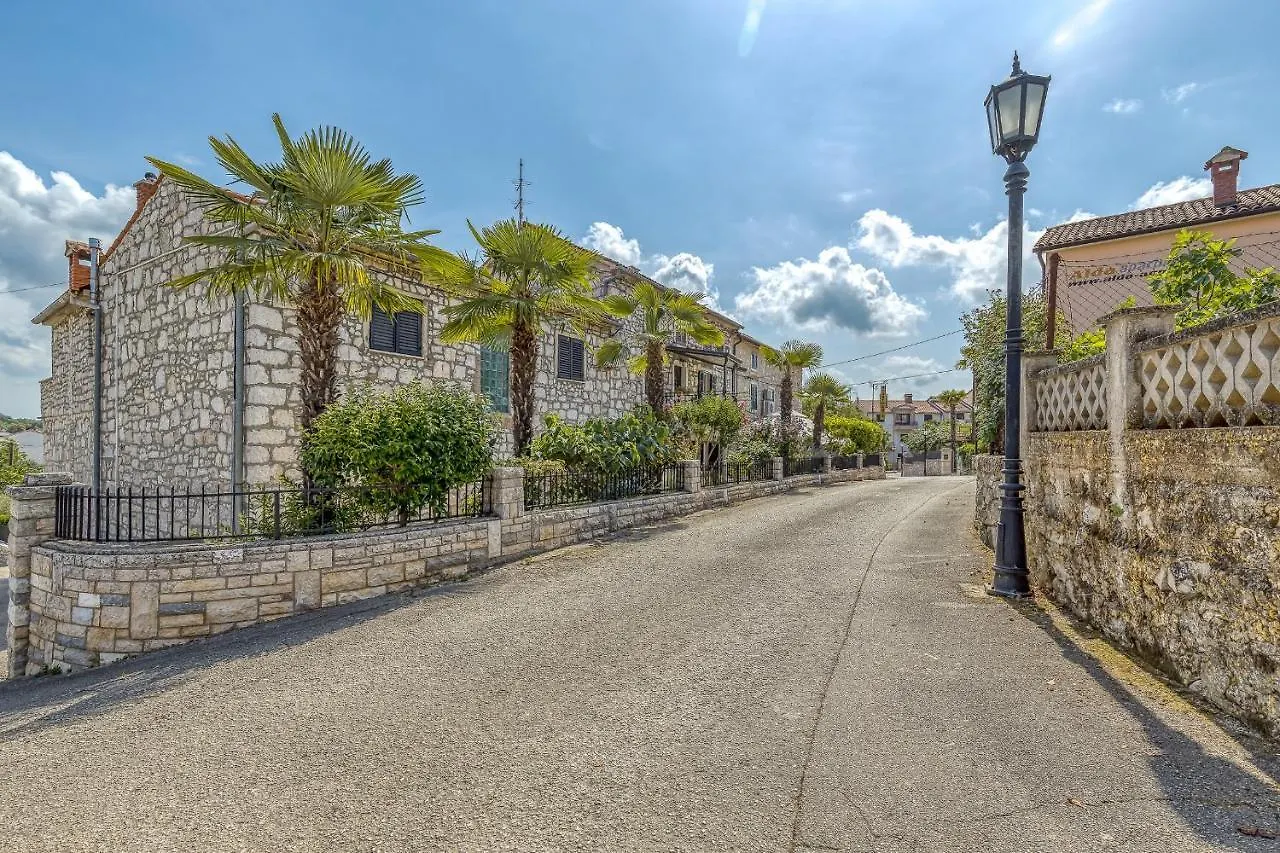 Matea Rooms Funtana Πανσιόν